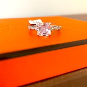 Engagement style ring